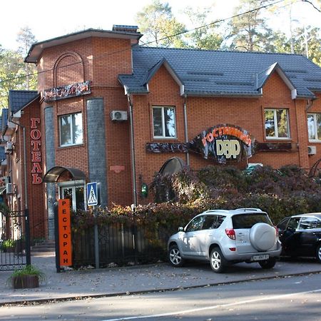 Hotel Gostynnyi Dvir Буча Екстер'єр фото