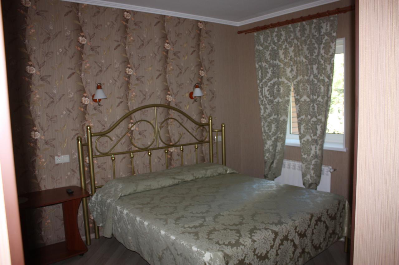 Hotel Gostynnyi Dvir Буча Номер фото