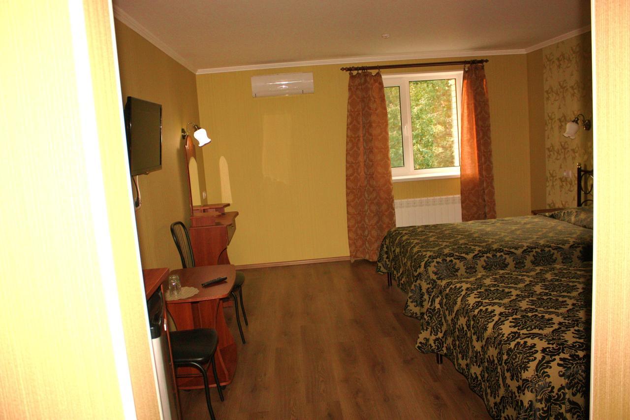 Hotel Gostynnyi Dvir Буча Номер фото