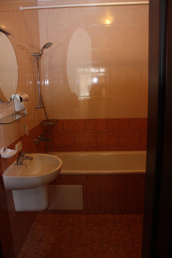 Hotel Gostynnyi Dvir Буча Номер фото
