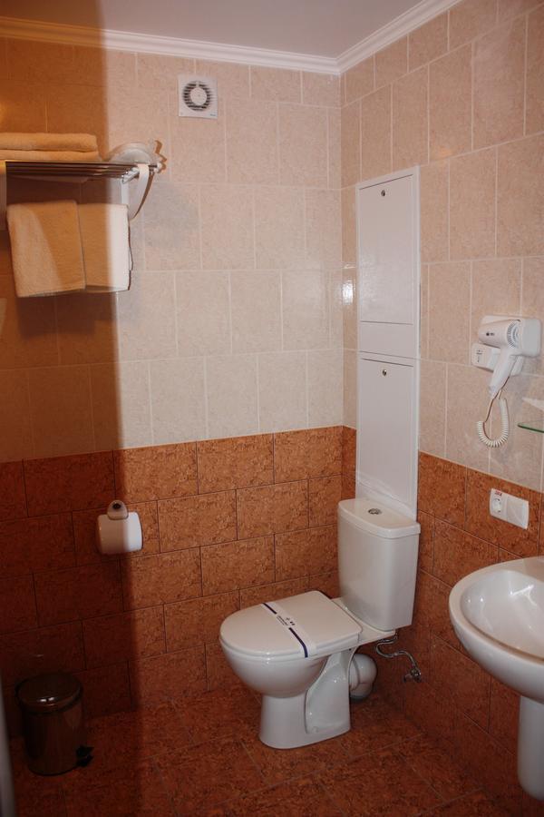 Hotel Gostynnyi Dvir Буча Номер фото